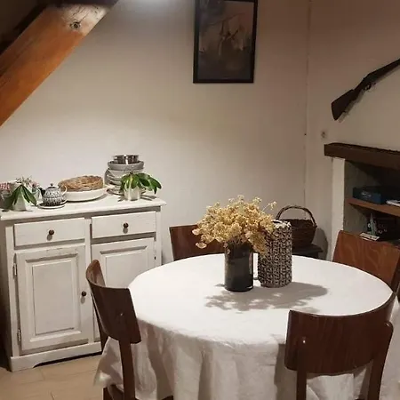 Maison Typique En Plein Coeur De Village 아파트 Arbori